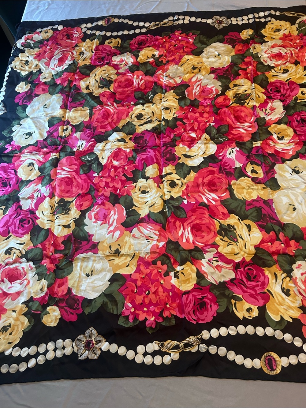 Vintage express Floral Silk scarf